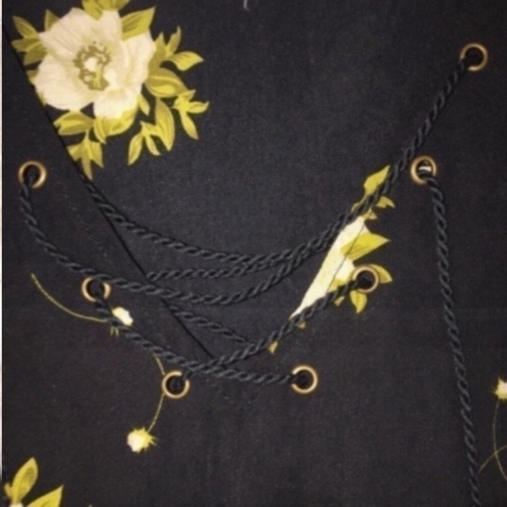 Entro Black Floral Blouse - Picture 4 of 5